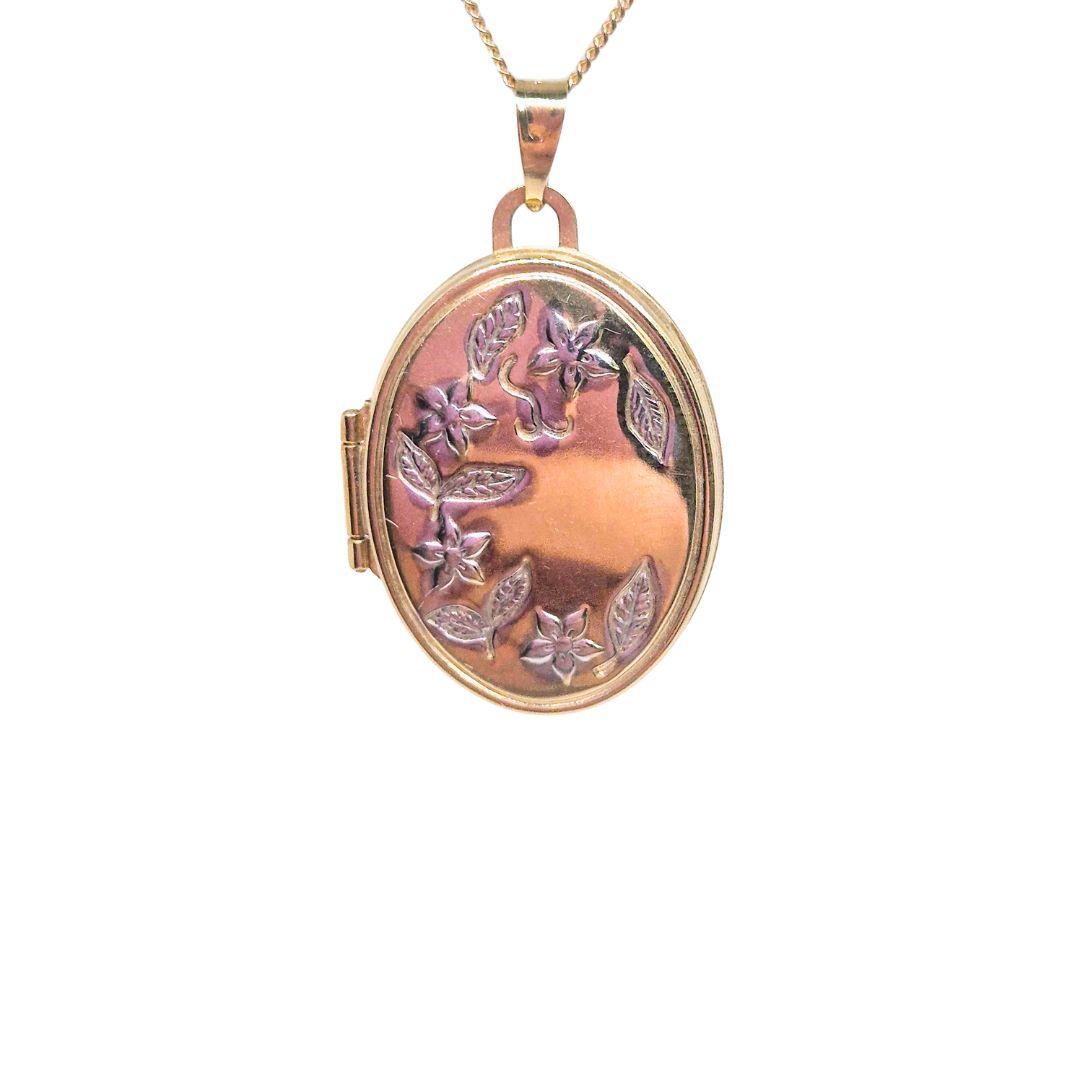 Engraved Floral Oval Locket – 9ct Gold